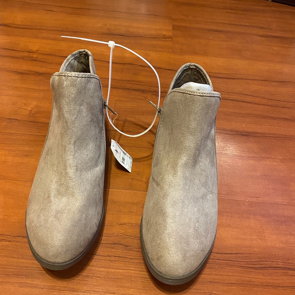 Light beige ankle booties